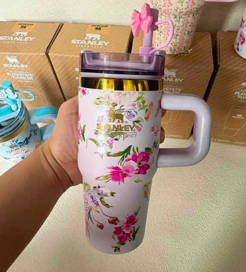 THE STANLEY X LOVESHACKFANCY CUTE QUENCHER TUMBLER 20 OZ