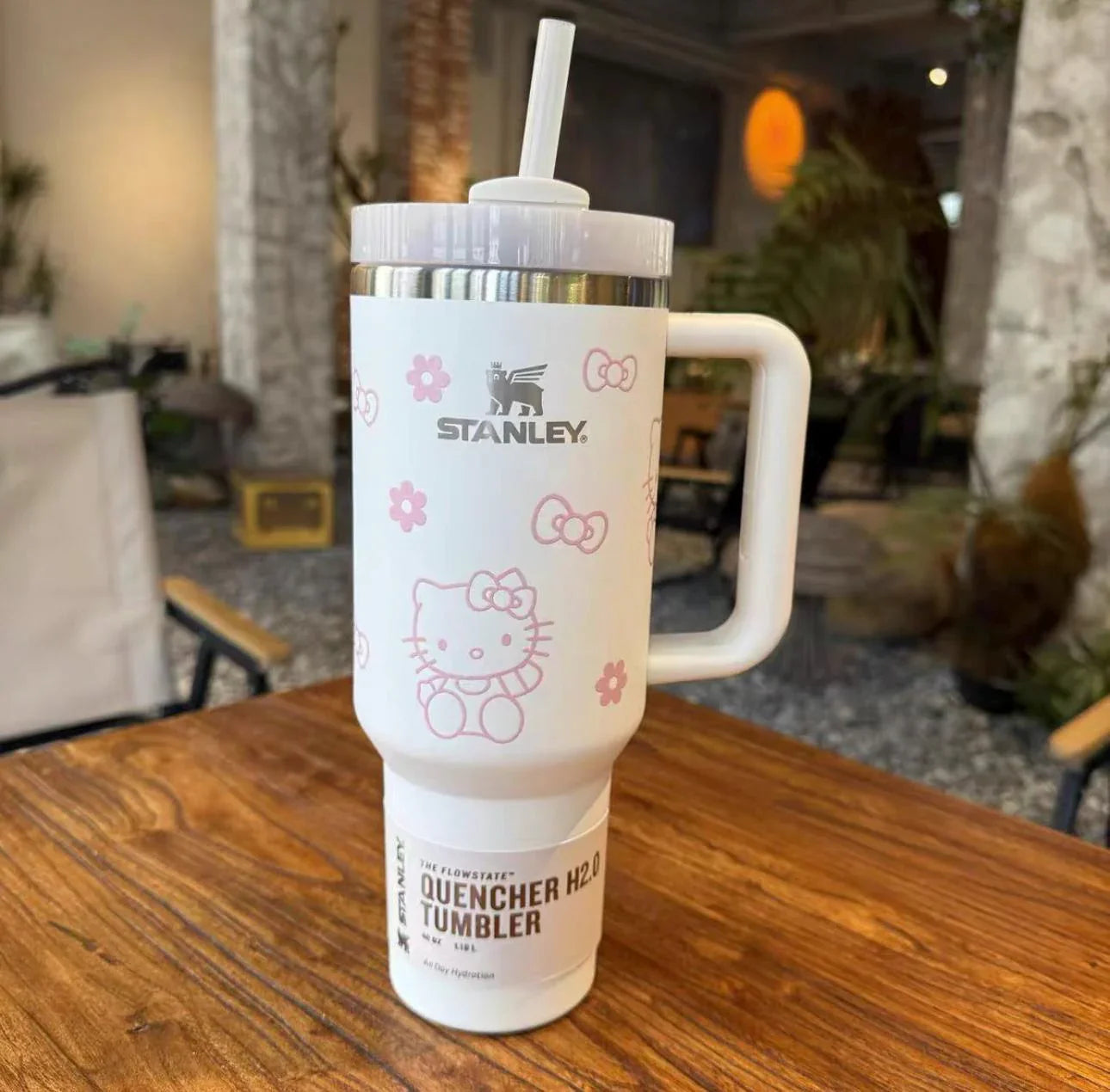 The Stanley x Hello Kitty Quencher | 40 OZ | White | Special Edition