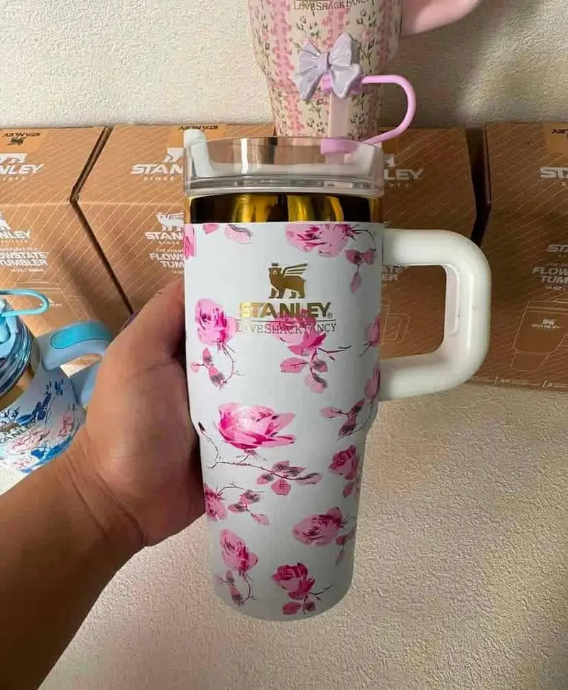 THE STANLEY X LOVESHACKFANCY CUTE QUENCHER TUMBLER 20 OZ